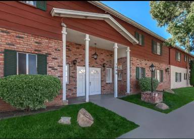 Main picture of 1096 N Mollison Ave