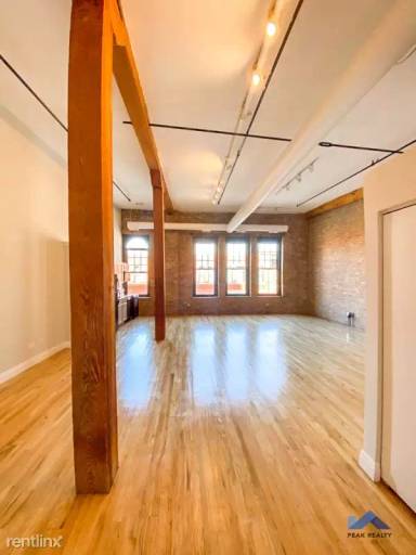 Main picture of 845 W Fulton Market