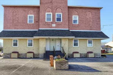 Main picture of 643 S Wood St