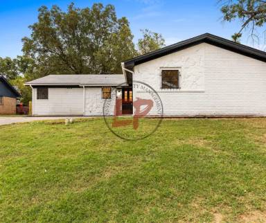 Main picture of 401 Carver St