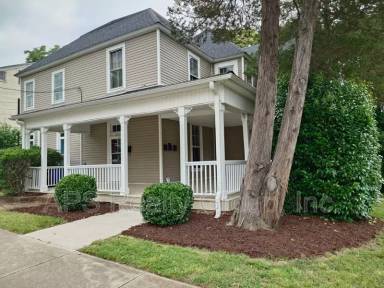 Main picture of 301 N Spring St