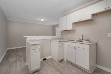 Main picture of 916 East Raleigh Boulevard - E