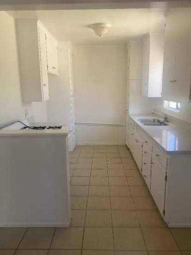 Main picture of 934 W Beach Ave
