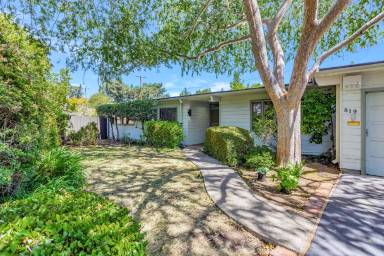 Main picture of 819 La Jennifer Way