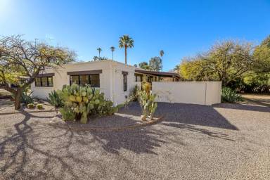 Main picture of 150 S Palomar Dr