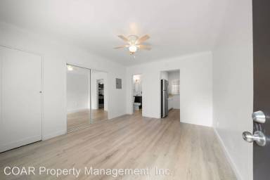 Main picture of 636 Linden Ave