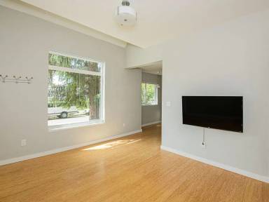 Main picture of 2633 NE Everett St