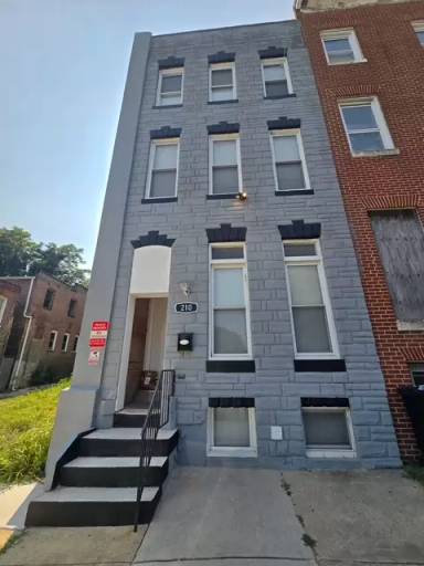 Main picture of 210 N Mount St