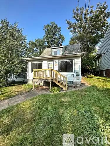Main picture of 712 Riverside Dr