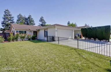Main picture of 3270 Fallen Oak Ct