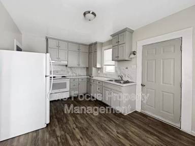 Main picture of 471 W 4th St