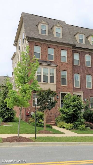 Main picture of 7900 Yellowstone Way