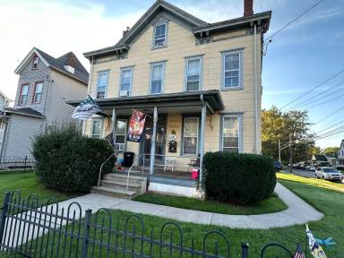 Main picture of 239 W Bridge St