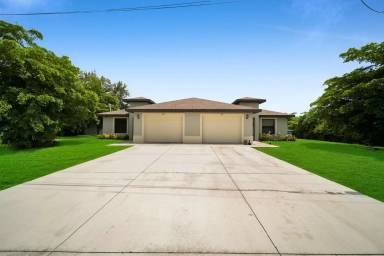 Main picture of 318 SW 7th Ter