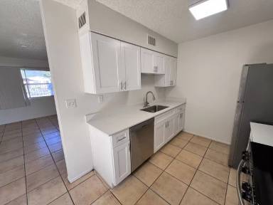 Main picture of 5160 E Bellevue St