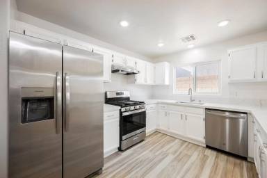 Main picture of 8277 Time Machine Ave