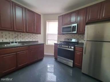 Main picture of 146 Manhattan Ave