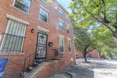 Main picture of 103 N Ann St