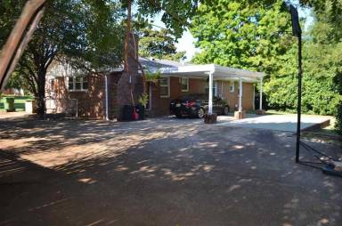 Main picture of 404 Harolds Dr NW