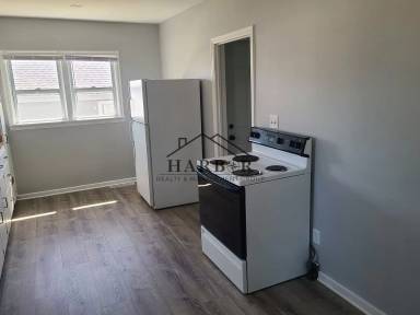 Main picture of 1204 1st Ave NE