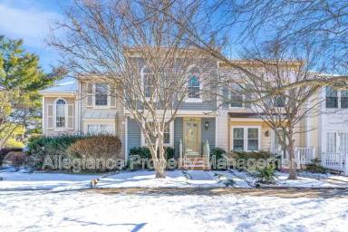 Main picture of 6630 Medinah Ln