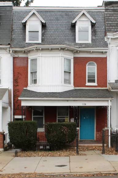 Main picture of 334 N Beaver St