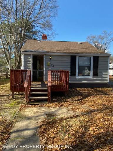 Main picture of 106 Camp St