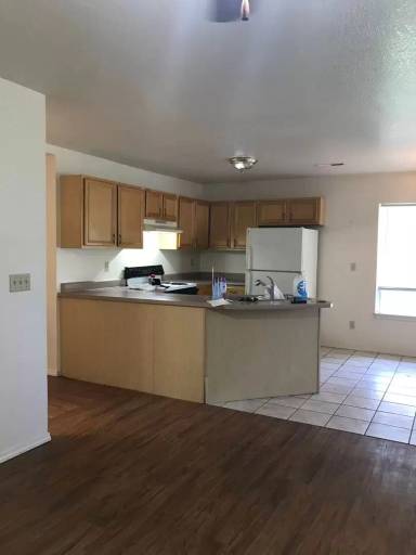 Main picture of 913-915 N Main St Apartments