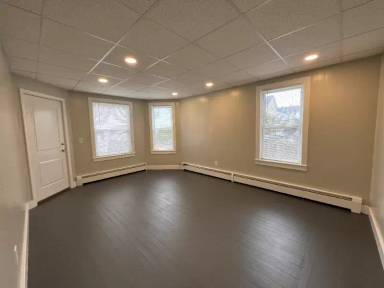 Main picture of 114 Warren St