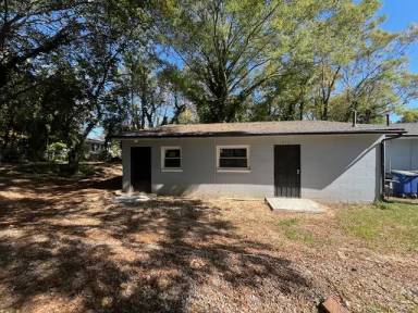 Main picture of 803 E Wall St