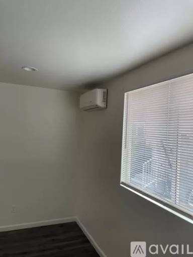 Main picture of 524 W 102nd St