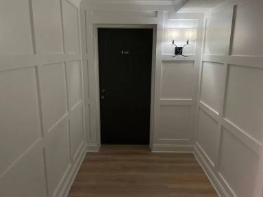 Main picture of 2090 S Tamiami Trl