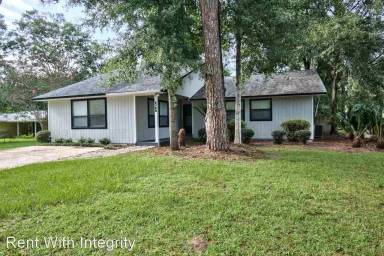 Main picture of 2700 Whitney Dr N