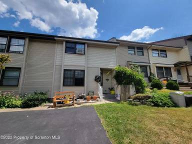 Main picture of 15 Hunts Ct