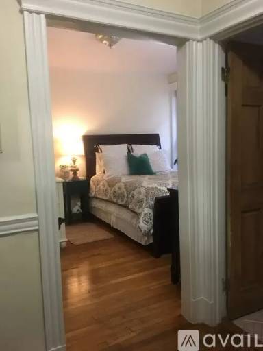 Main picture of 352 Riverway