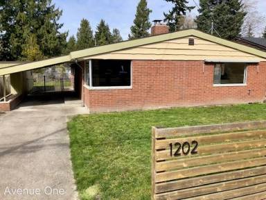 Main picture of 1202 NE 185th St