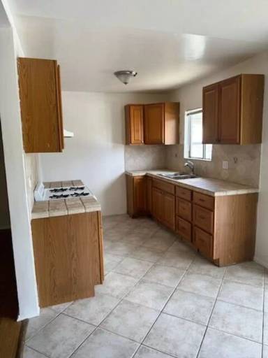 Main picture of 1220 N Ogden Dr