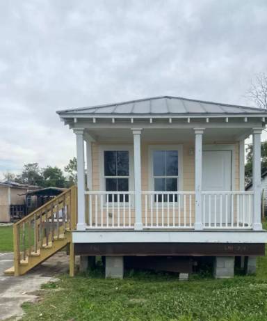Main picture of 5635 Leon St