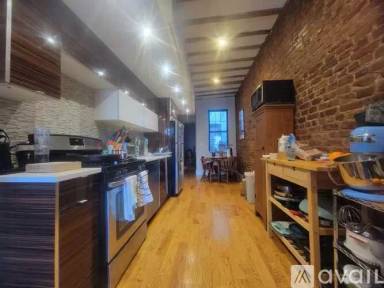 Main picture of 897 Saint Johns Pl