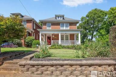 Main picture of 1017 E Martin Luther King Blvd