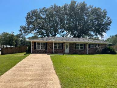 Main picture of 204 E Chipwood Dr