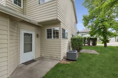 Main picture of 328 Ponderosa St
