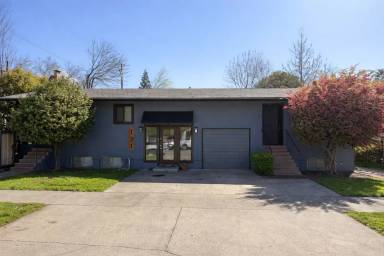 Main picture of 131 W 3rd Ave
