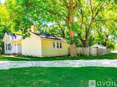 Main picture of 1100 W Olive St