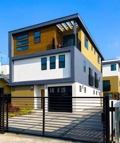 Main picture of 646 1/2 N Serrano Ave