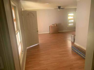 Main picture of 3954 Sumner St