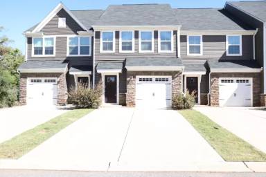 Main picture of 118 Roundtree Dr