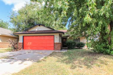 Main picture of 833 NW 113th St