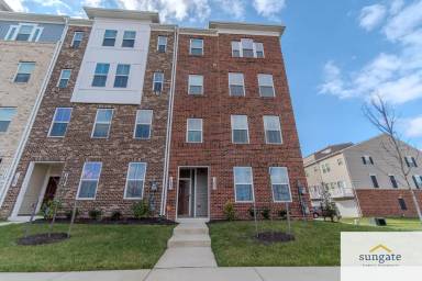 Main picture of 100 Matisse Pl