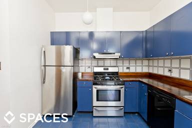 Main picture of 2856 N Clark St